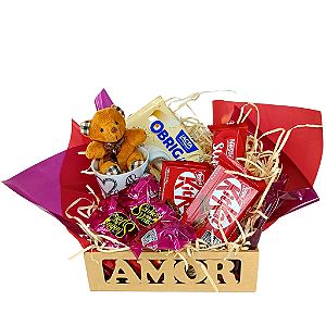 Amor em Detalhes – Cesta com Chocolates, Caneca e Pelúcia