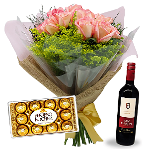 Buquê Rustic Luxury - 15 Rosas Cor de Rosa com Vinho e chocolate Ferrero Rocher