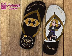 Chinelo formatura administração caricatura com simbolo dourado