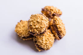 BISCOITO KISHOW COM CREME DE AVELA 100G
