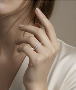 Anel Meia Aliança de Bolinhas Cravejadas