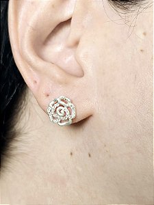 Brinco Flor Cravejada em Prata 925