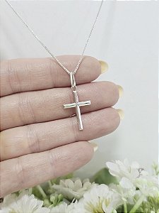 Colar Curto com Pingente de Cruz em Prata 925