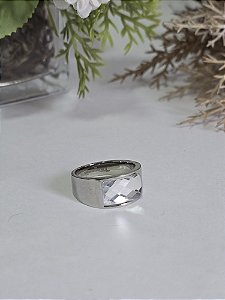 Anel com Pedra Facetada em Aço Inoxidável