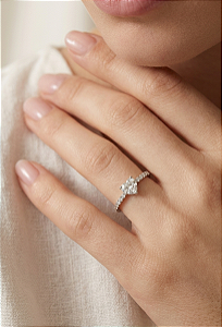 Anel Solitário de Coração Brilhante em Prata 925