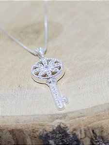 Colar Chave Cravejada em Prata 925