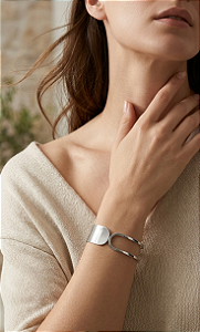 Bracelete Moderno Vazado em Aço Inoxidável