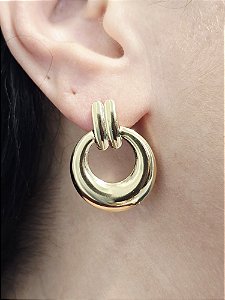 Brinco Orgânico Moderno em Aço Banhado a Ouro