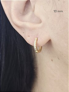 Brinco Argolinha Cravejada Slim em Aço Inoxidável Banhado a Ouro – Linha Premium