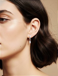 Brinco Argolinha Cravejada com Pingente Retangular em Prata 925