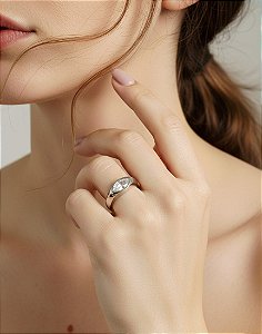 Anel Solitário Oval em Aço Inoxidável com Zircônia