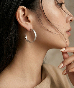 Argola Média com Detalhe Fosco em Aço Inoxidável