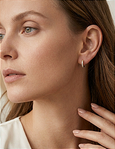 Argola Click Pequena Cravejada em Aço - Linha Premium