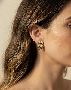 Brinco Corações Duplos Lisos Banhado a Ouro