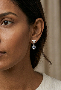 Brinco Pendente Geométrico com Zircônia Quadrada e Triângulo