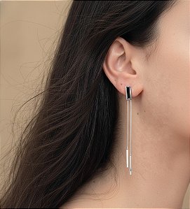 Brinco Pendente Retangular Preto com Correntes em Aço Inoxidável