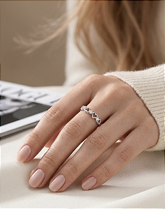 Anel Corações Vazados com Zircônias em Prata 925