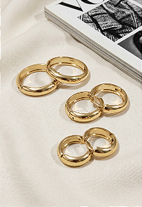 Brinco Argola Click Lisa Abaulada em Aço Inoxidável Banhado a Ouro