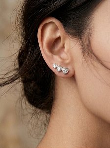 Brinco Ear Cuff Três Corações Cravejados com Zircônias Prata
