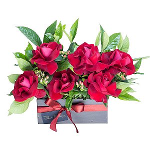 Jardineira de Madeira com Rosas Colombianas