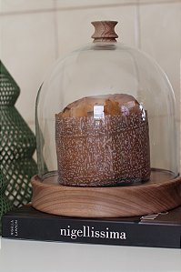 Porta panetone de madeira Jequitibá com redoma de vidro - Carretel