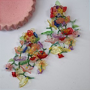 Brinco flores em cascata