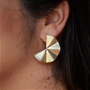 Brinco leque dourado