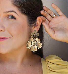 Brinco flor havaiana
