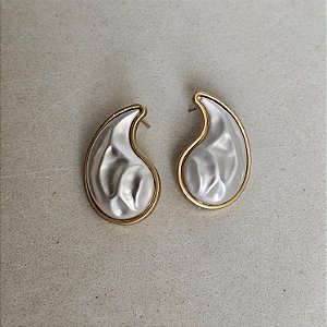 Brinco gota fosco prata