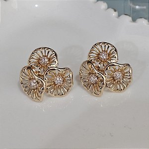Brinco três flores dourado