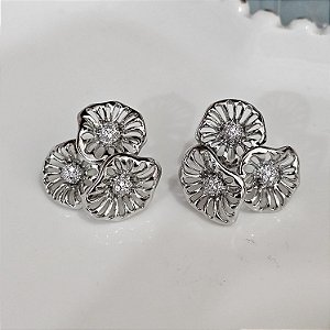 Brinco três flores prata