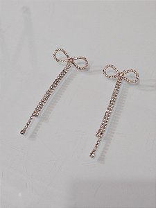 Brinco laço strass