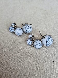 Argola valentina branca com prata