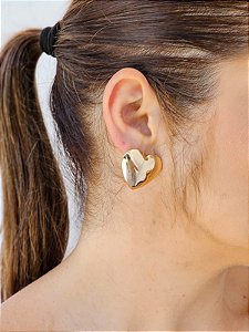 Brinco coração bold dourado