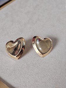 Brinco coração dourado