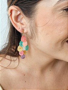 Brinco escama madrepérola gota colorido