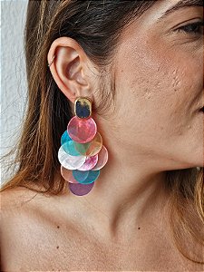 Brinco escama madrepérola colorido base