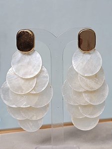 Brinco escama madrepérola branca base