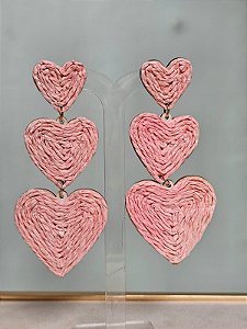 Brinco ráfia corações rosinha