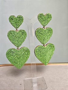 Brinco ráfia corações verde