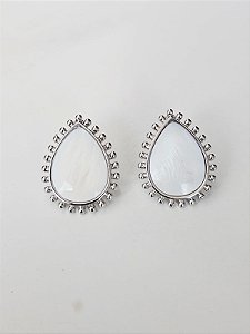 Brinco gota madreperola prata