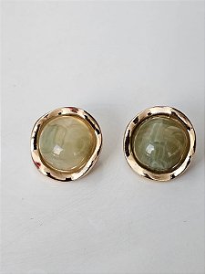 Brinco botão resina verde