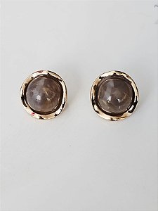 Brinco botão resina cinza