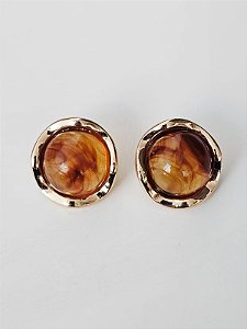 Brinco botão resina tartaruga