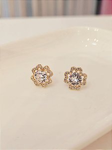 Brinco trevo cravejado dourado