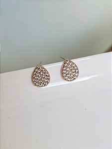 Brinco mini gota cravejada dourada