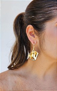 Brinco corpo de leite dourado