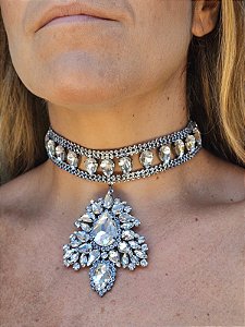 Choker engrampada pingente grafite