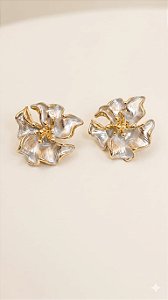 Brinco flor perolada