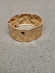 Bracelete articulado martelado dourado